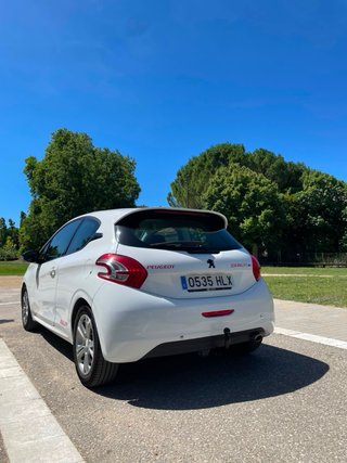Peugeot 208 2013