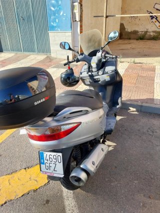 Suzuki Scooter Plata y Negro