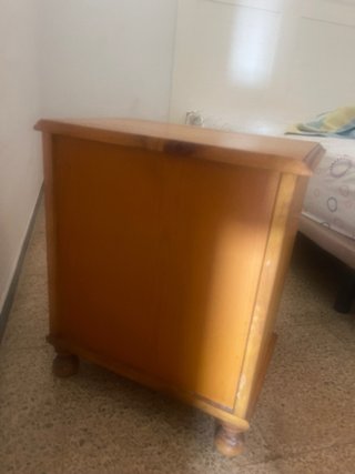 Mesita de noche rústica de madera