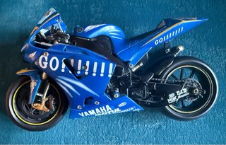 Yamaha YZR-M1 2004 Scala 1/12
