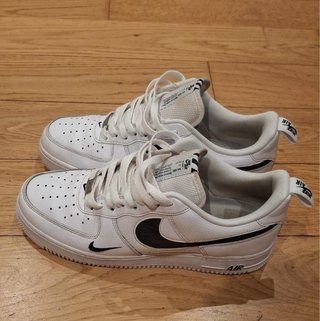 Nike Air Force 1 Blancas y Negras con reflectante