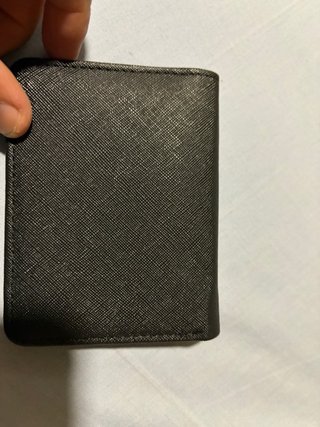 Cartera Billetera Negra con Detalle Rojo