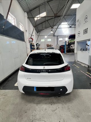 Peugeot 208 2021