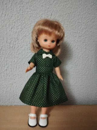Vestido para muñeca Lesly verde con lunares