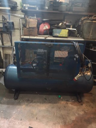 Compresor trifásico 270L