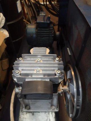 Compresor trifásico 270L