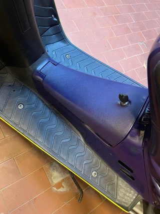 Aprilia SR 50 Scooter Viola/Giallo