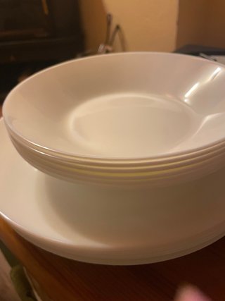Platos Ikea OFTAST blancos.