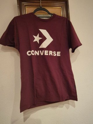 Camiseta Converse Talla S 5 euros.
