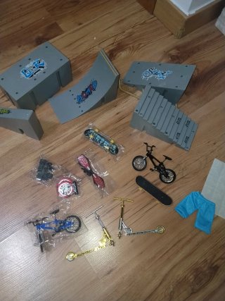 Miniaturas de skate, bici y patinetes