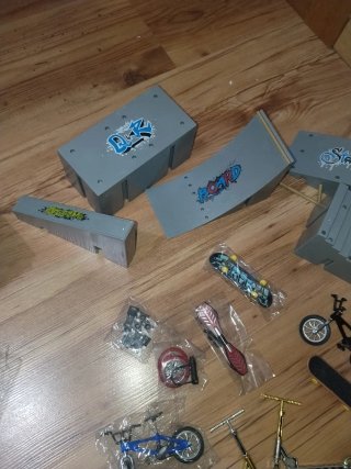 Miniaturas de skate, bici y patinetes