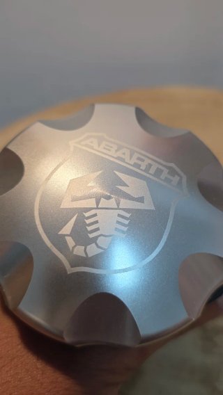 Tapon de gasolina  aluminio para aberth Abarth.