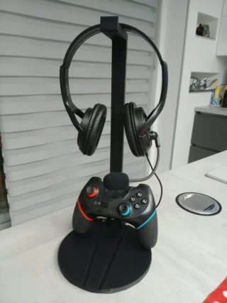Supporto Cuffie e Controller Gaming