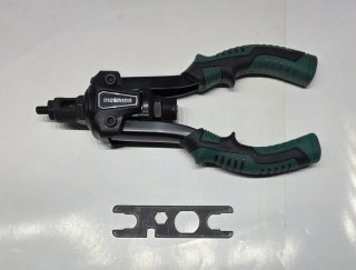 Remachadora de tuercas con accesorios