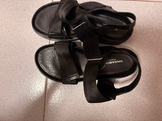 Sandalias Vagabond Erin plataforma negras