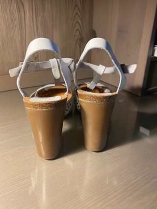 Sandalias de piel blancas