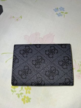 Cartera Guess Negra Triángulo Brillante