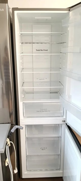 NEVERA COMBI HISENSE NO FROST ENERGÍA A+