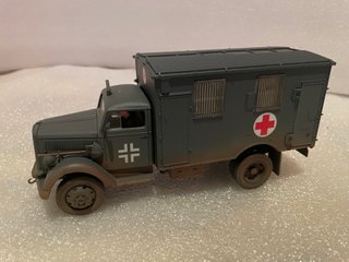 1:32  FORCES OF VALOR GERMAN 4X4 AMBULANCE 1940