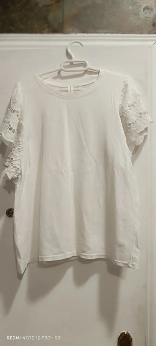Blusa blanca con encaje