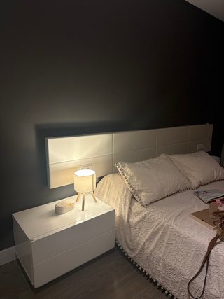 Mesitas de noche y cabecero modernos