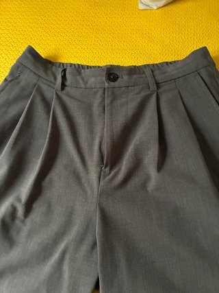 Pantalón ancho Zara gris marengo.