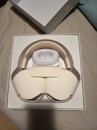 Apple AirPods Max Beige
