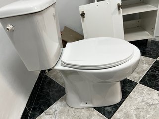 Inodoro y lavabo de cerámica