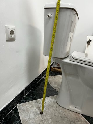 Inodoro y lavabo de cerámica