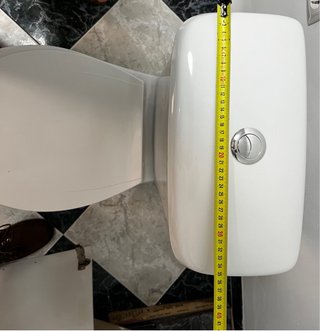 Inodoro y lavabo de cerámica