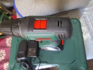 Taladro Bosch Universal 18V + Cargador