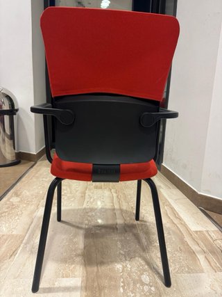 Silla Steelcase naranja y negra