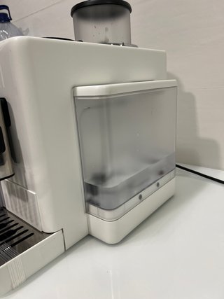 Cafetera DeLonghi Rivelia Blanca