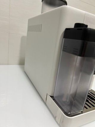 Cafetera DeLonghi Rivelia Blanca
