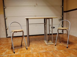 Mesa de cocina y 2 sillas