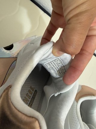 Zapatillas Skechers Blancas y Doradas