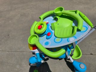 Triciclo infantil con luces y sonido