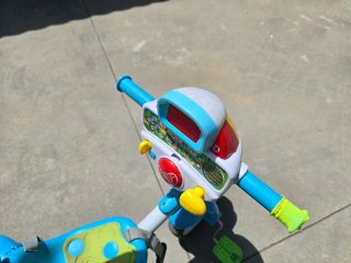 Triciclo infantil con luces y sonido