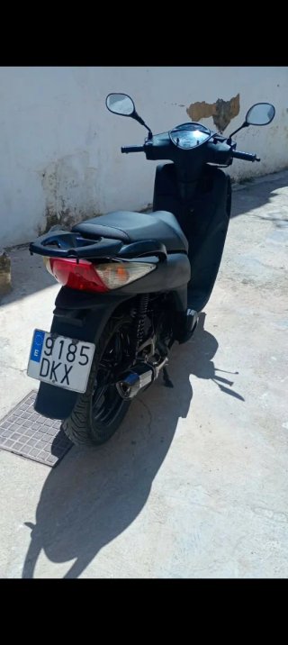 Moto Scooter Negra Automática