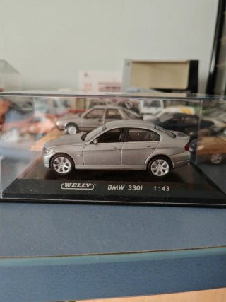 Coche Welly BMW 330i 1:43 Plata