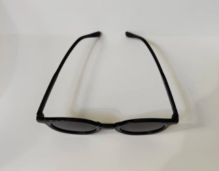 Occhiali da sole neri rotondi