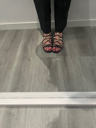 Sandalias negras ALDO con detalles dorados
