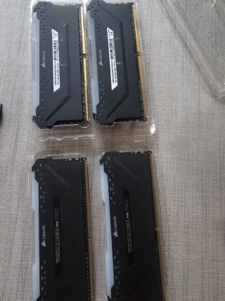 Lote 20x 8GB DDR4 RAM Corsair G.Skill