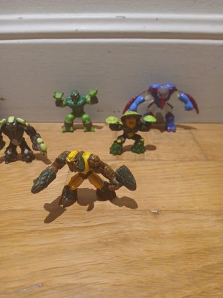 Lote figuras Gormiti