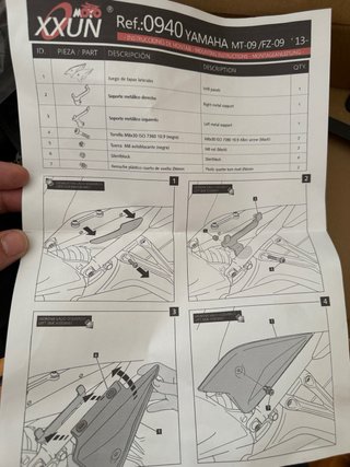 Tapas izquierda y derecha bajo sillín MT-09 17-20