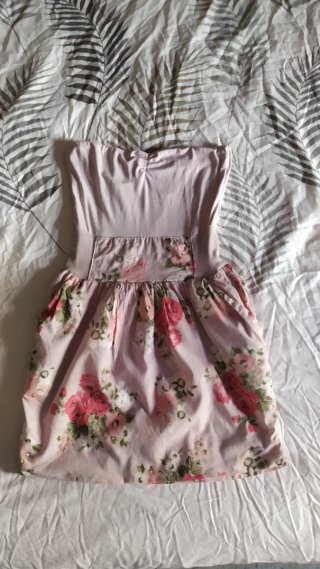 Vestido de verano floral rosa