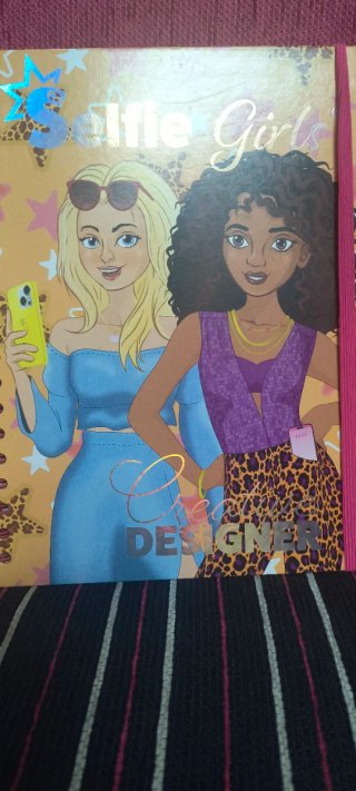 2 Diarios con diseño de Selfie Girls.