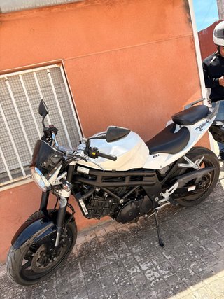 Hyosung GT650 2009 Naked Blanca/Negra