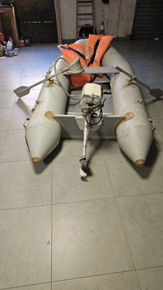 Barco hinchable Zodiac aluminio y motor