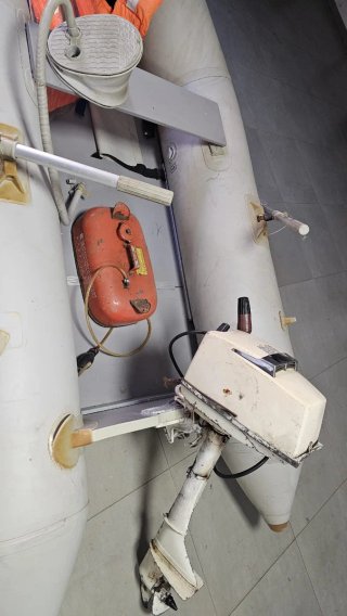 Barco hinchable Zodiac aluminio y motor